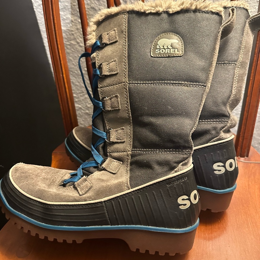 Sorel Tivoli Winter Boots, Grey with Blue detailing size 8.5